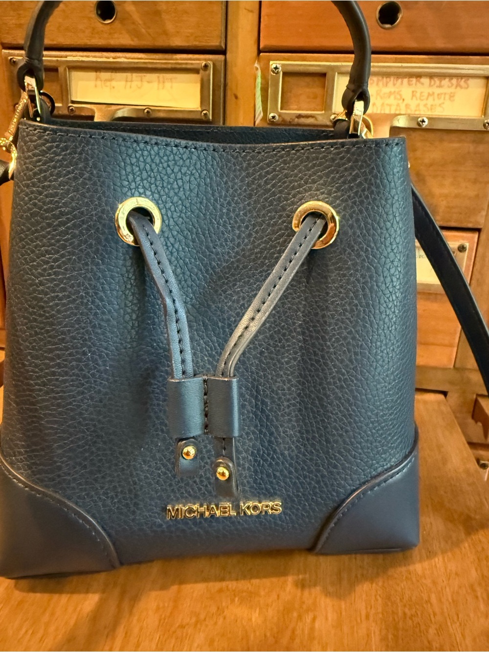 Michael Kors Navy Blue Mini Bucket Bag NWOT Clutch/Crossbody Pebbled Leather - Picture 15 of 15